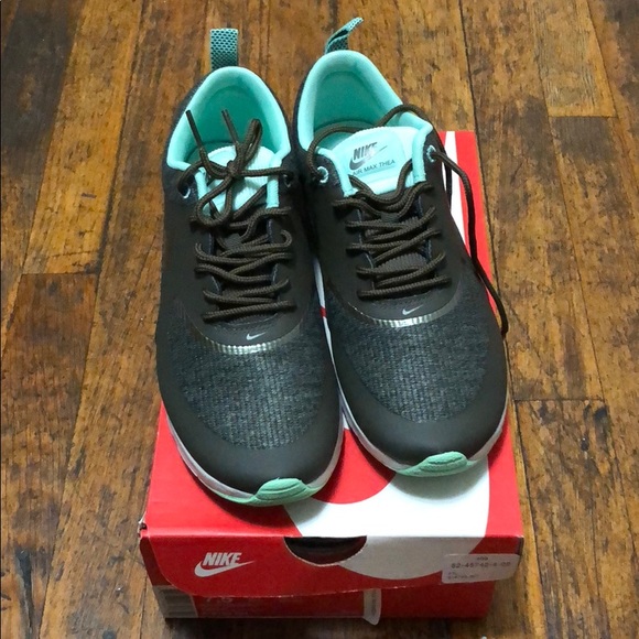 nike thea mint green